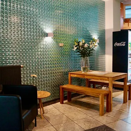 Grand Urban Hostal