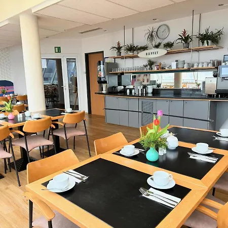 Hostal Grand Urban *